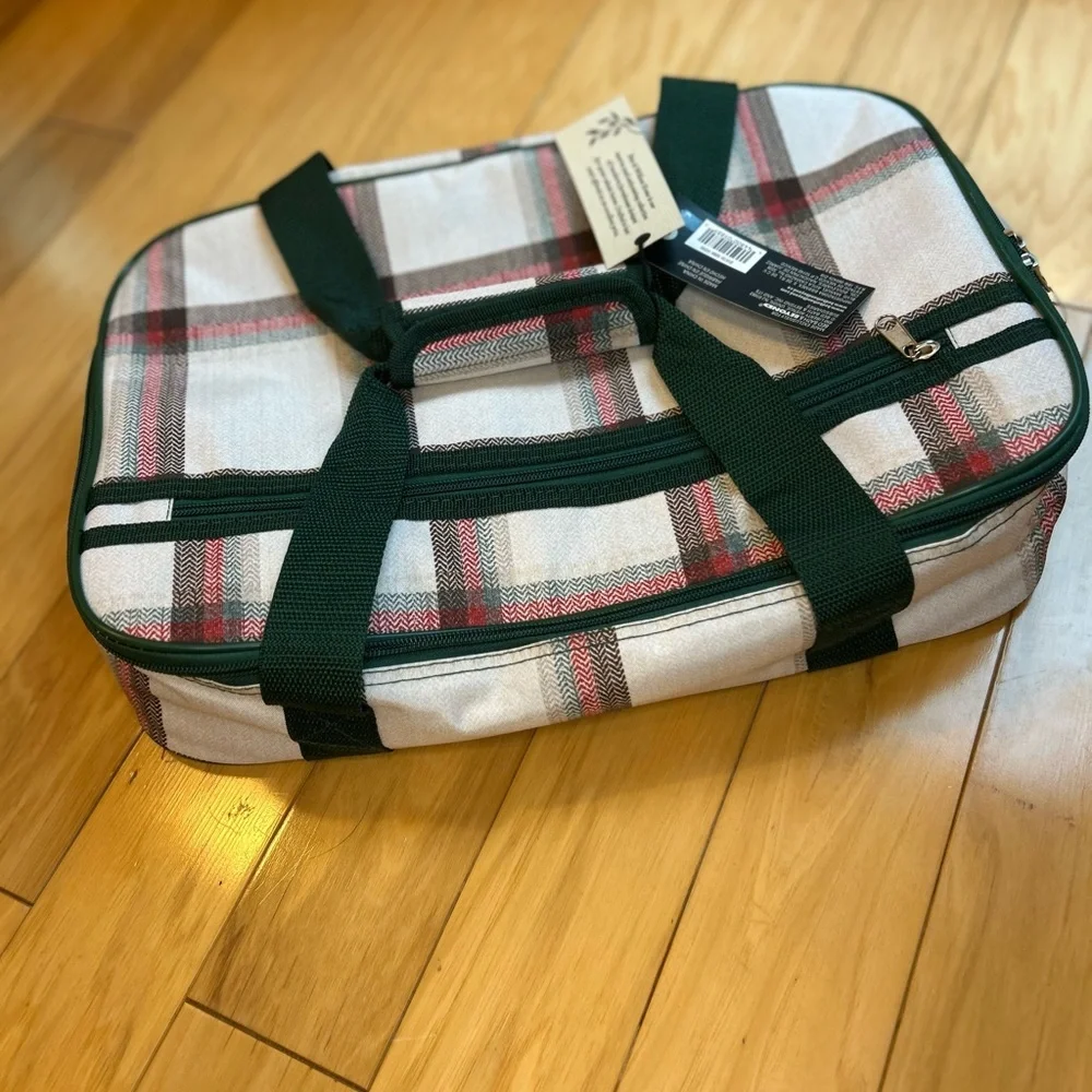 NWT Bee & Willow Insulated Casserole Plaid Green and White Tote
